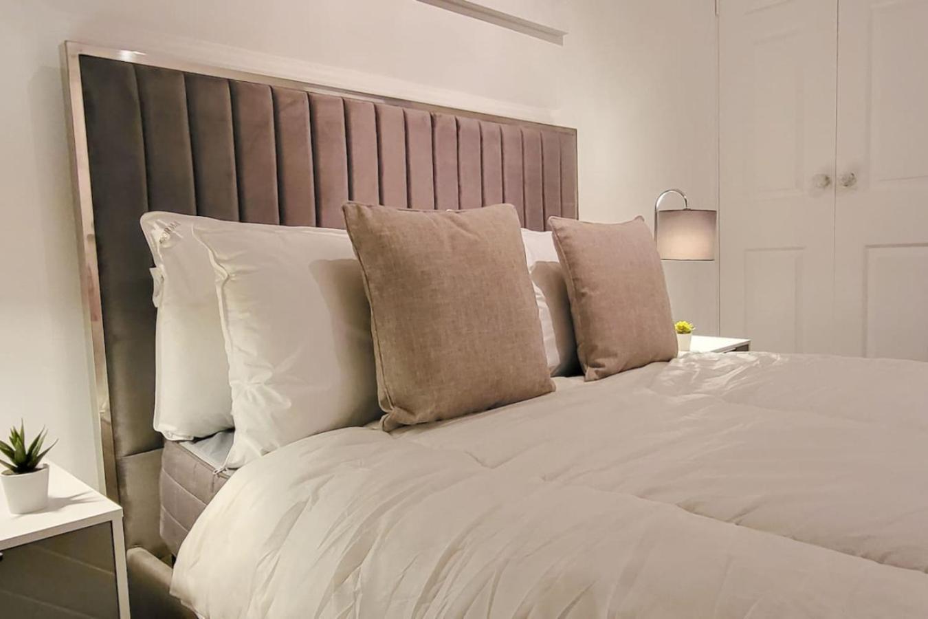 Stunning 2 Bedroom In Canary Wharf Hébergement de vacances Londres