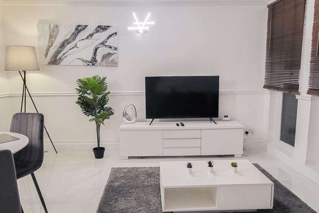 Stunning 2 Bedroom In Canary Wharf Hébergement de vacances *