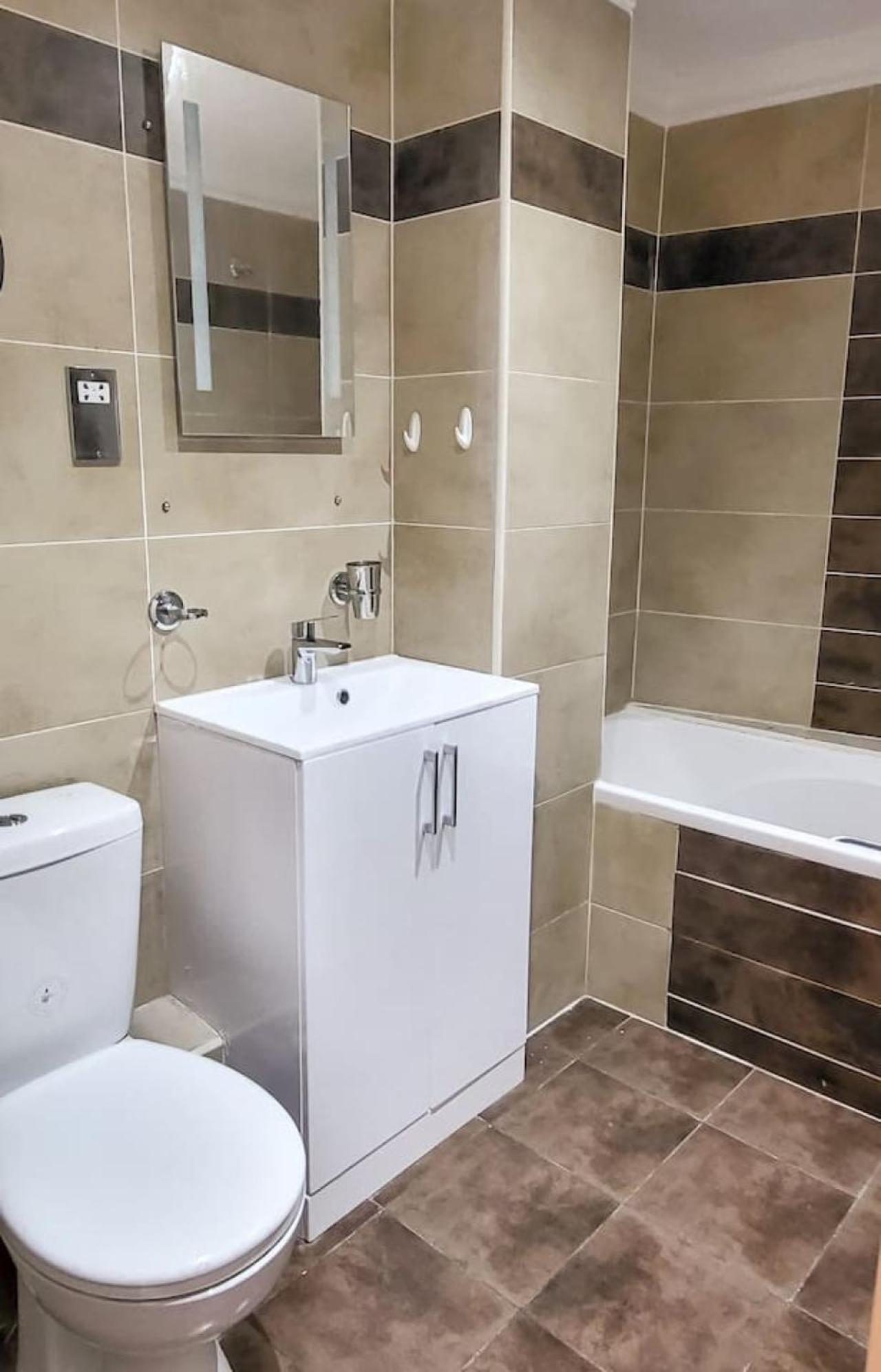Stunning 2 Bedroom In Canary Wharf Hébergement de vacances *